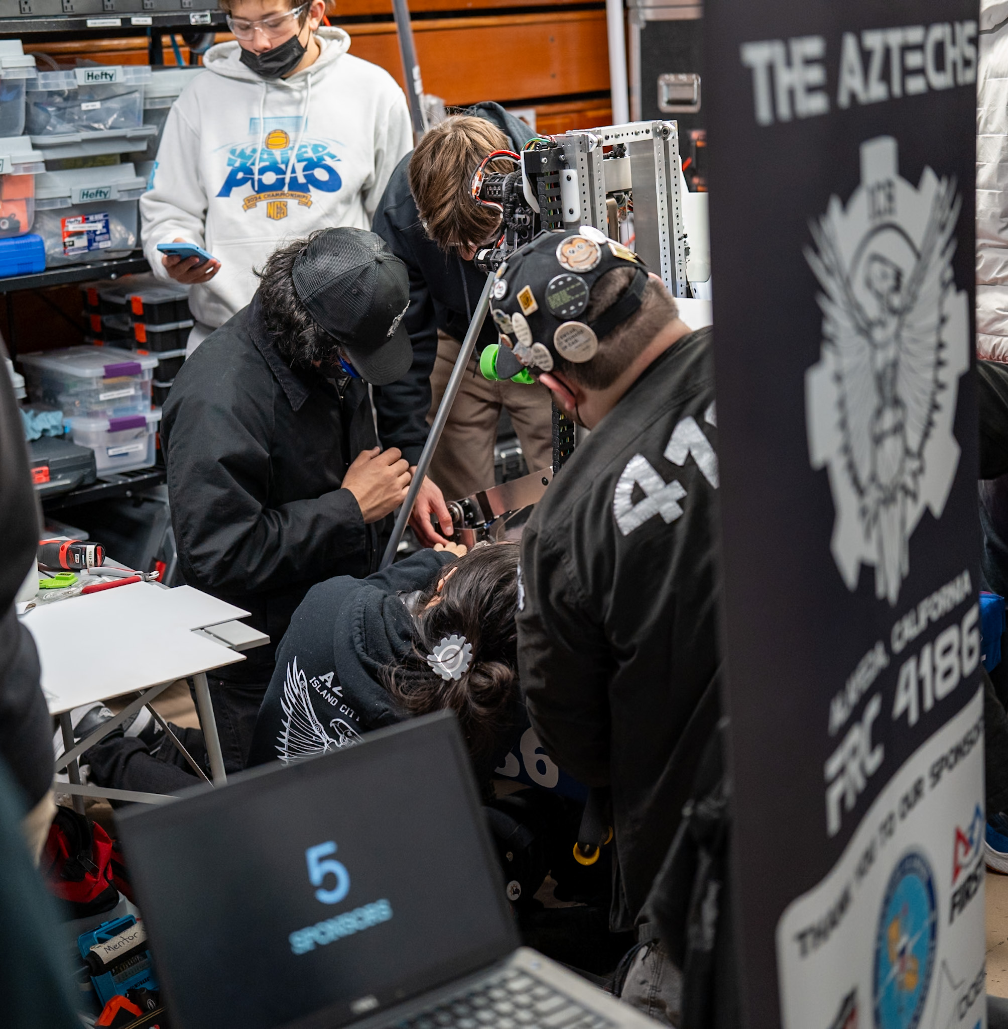Team working in the pit